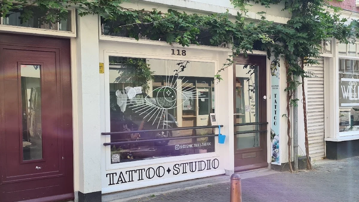 Cosmic tides tattoo tattoo shop in The Hague