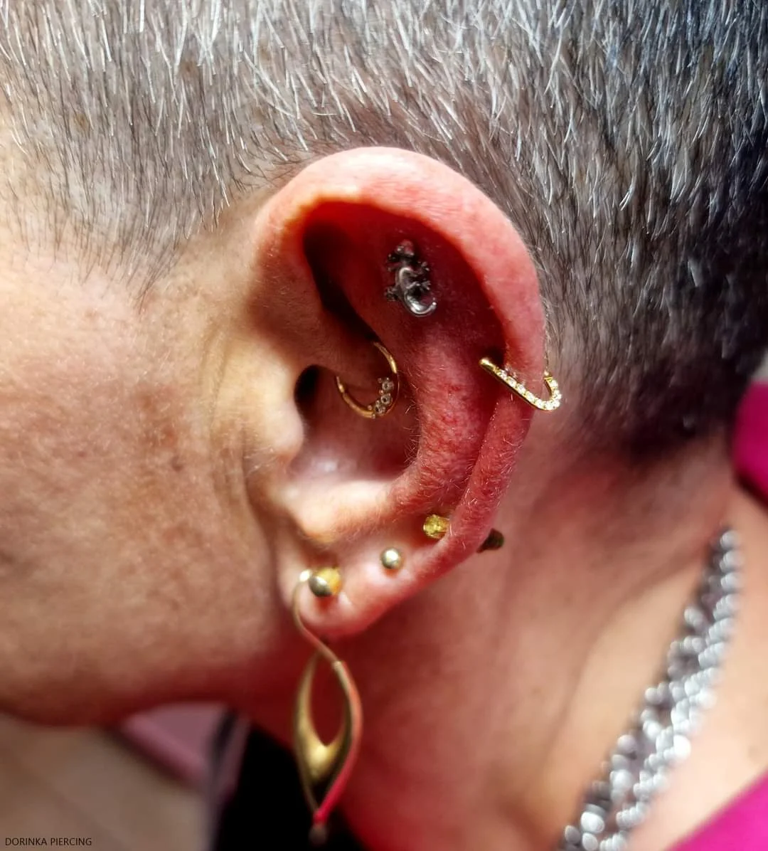 Dorinka Piercing • Migrén és shenmen piercing, fülbelövés tattoo shop in Debrecen