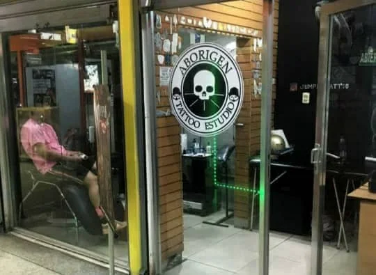Jumpink Tattoo | Tatuadores Valencia | Tienda de tatuajes tattoo shop in Valencia