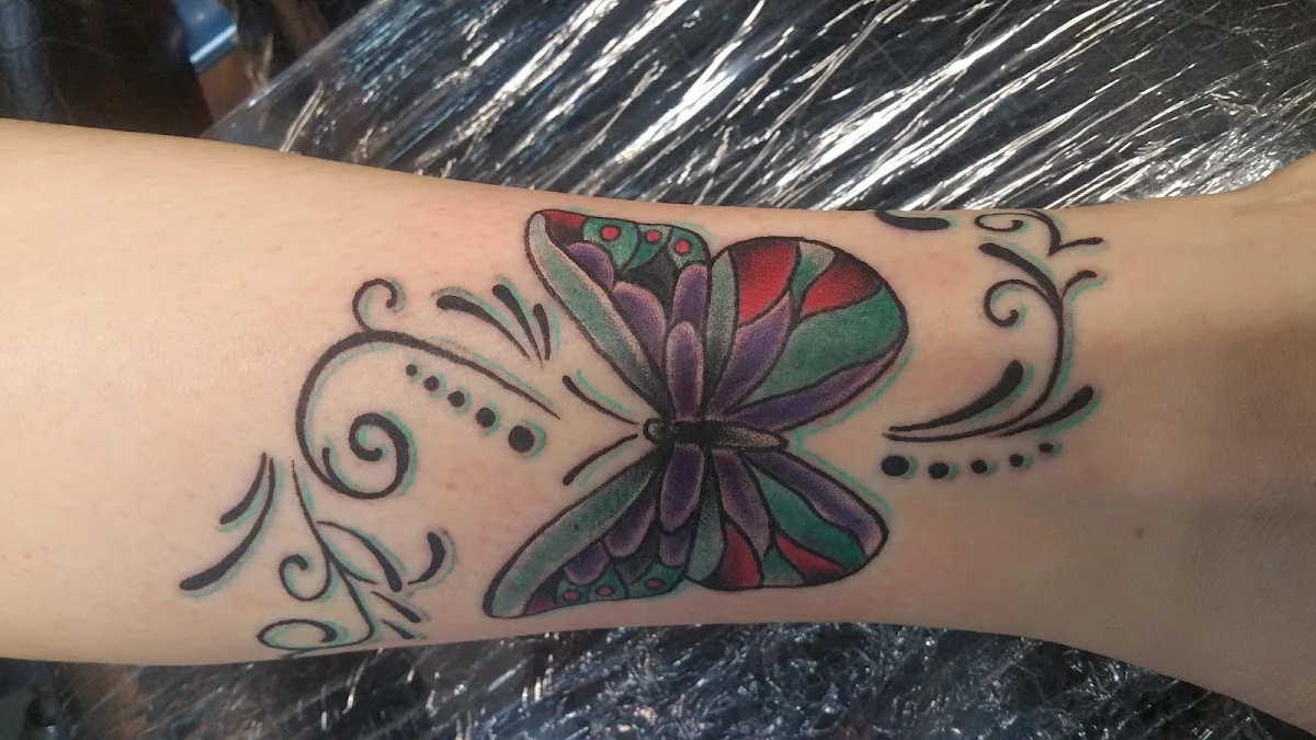 Naked Al's Tattoos & Piercing tattoo shop in Bakersfield, CA