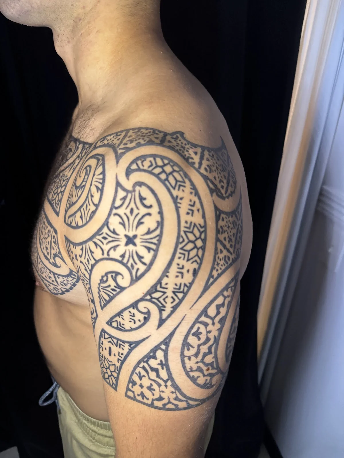 Hawaii Tattoo Artist Joshua Flinn tattoo shop in Kailua, HI