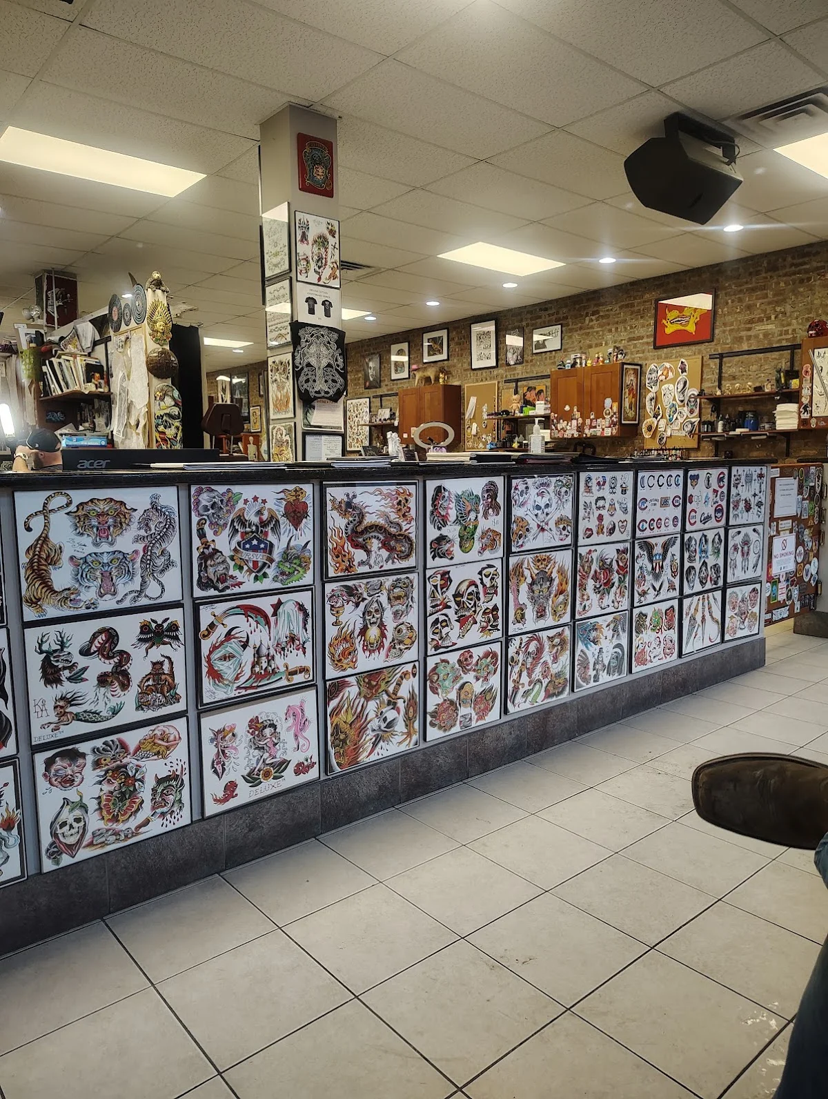 Deluxe Tattoo tattoo shop in Chicago, IL