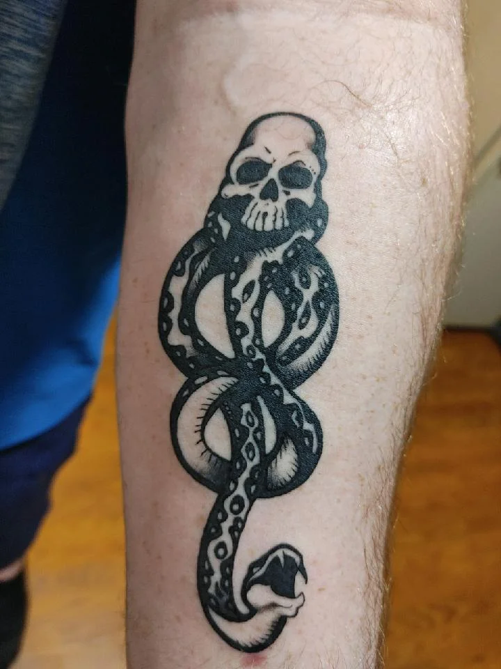 Tattoo Angus tattoo shop in Manchester, NH