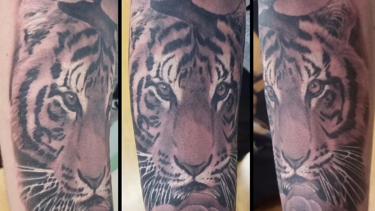 Unhinged Tattoos & Piercing photo