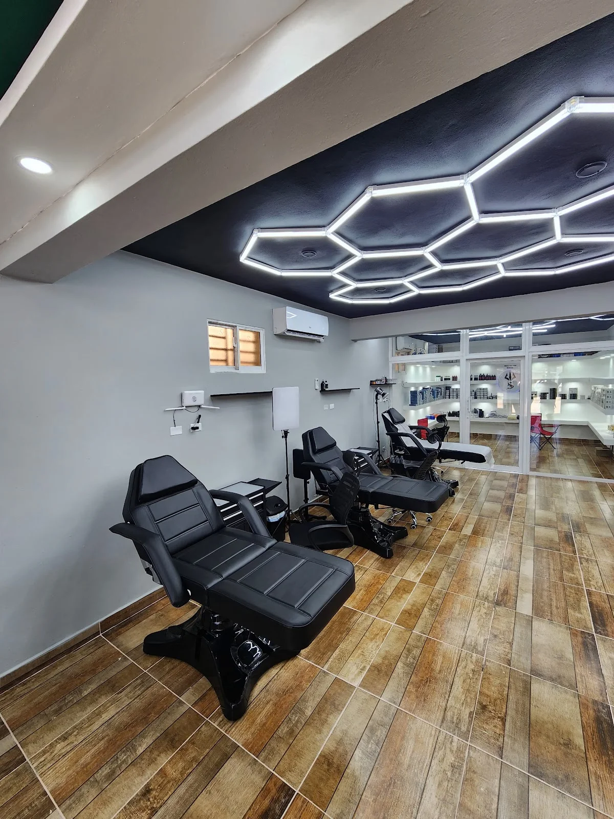 TROY TATTOO STUDIO & SUPPLY tattoo shop in Santo Domingo Este