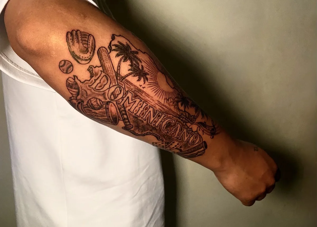 Moments Tattoo tattoo shop in La Romana
